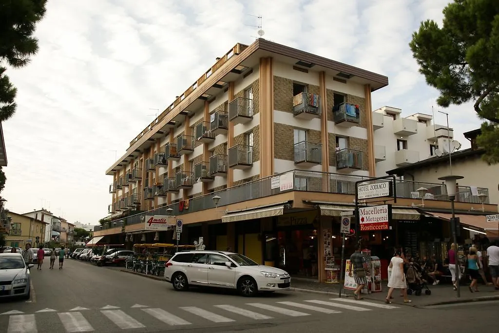 Hotel Augustus Lido di Jesolo 0*,